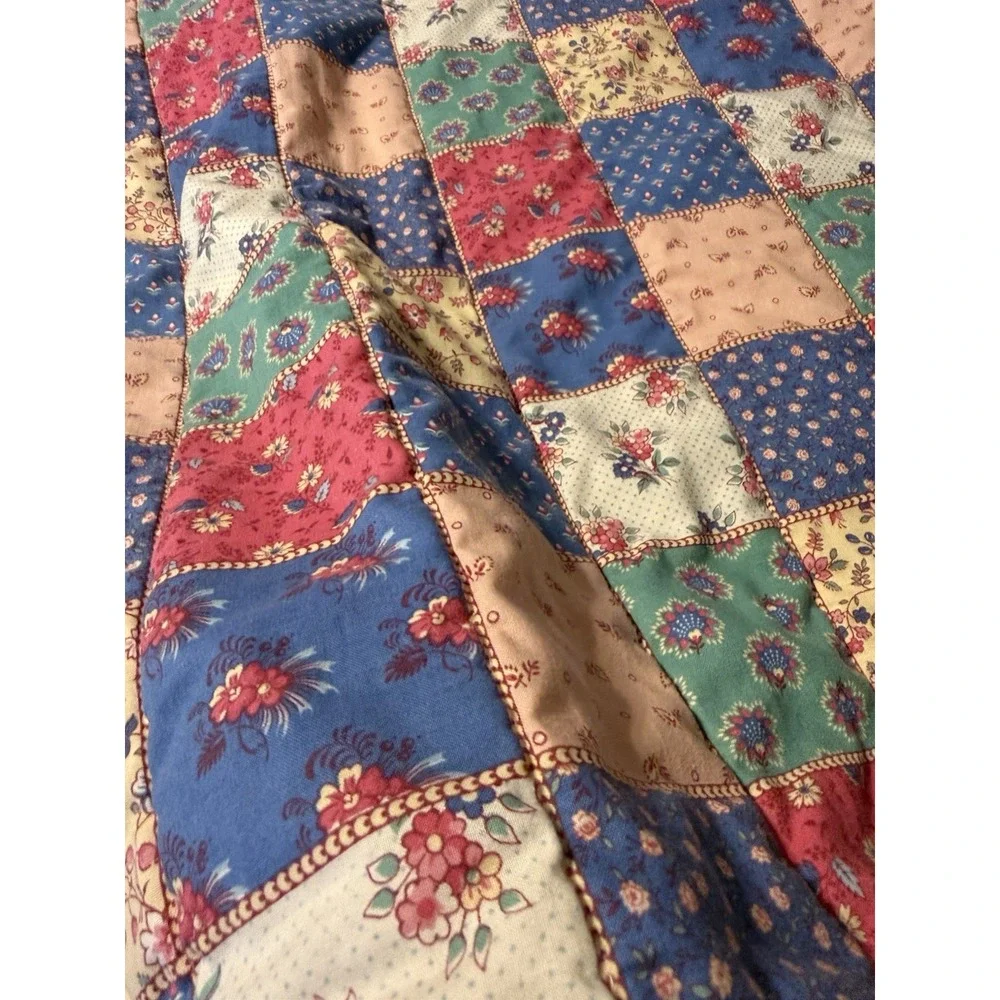 Handmade Patchwork Wall Lap Quilt Scalloped Prairie-Point Edge Cottage Granny